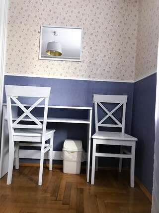 Хостелы Pelican Черновцы Стандартный двухместный номер с 1 кроватью и общей ванной комнатой-4