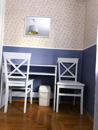 Хостелы Pelican Черновцы Стандартный двухместный номер с 1 кроватью и общей ванной комнатой-9